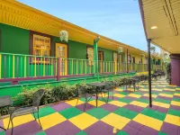 Historic Mardi Gras Inn Hotels near Washington Square