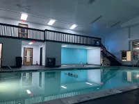 Alliance Hotel & Suites, a Howard Johnson by Wyndham - С бассейном