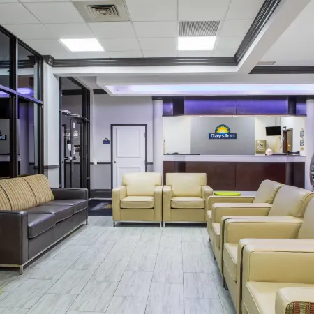 Days Inn & Suites by Wyndham Orlando Airport