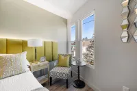 Cozy Ambiance with Free Parking and Modern Amenities - Charming Oasis Hotels in Wallkill