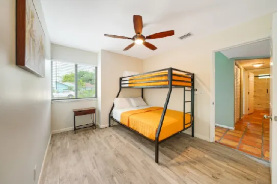 Tranquil Escape with Screened Pool and BBQ - Charming Retreat