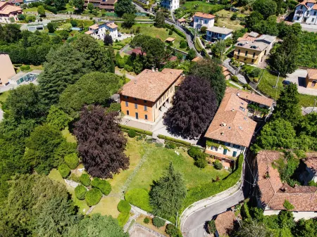 Villa Solzago - by Myhomeincomo