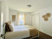 Level Seneca Lakefront Chalet-Gorgeous Sunsets 3,510 sq. ft.
