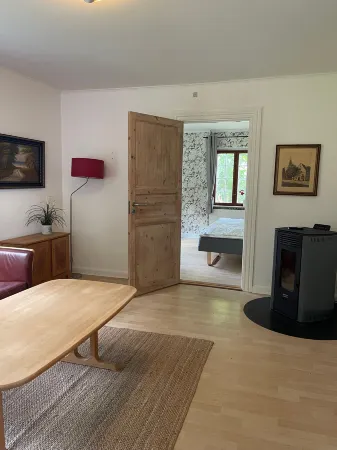 The Gatekeeper’s Cottage at Hindemae Estate – Cozy Stay in Historic Surroundings Отели в г. Ullerslev