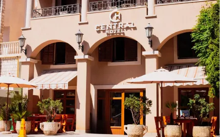 Central Hotel & Restaurant Отели в г. Будва