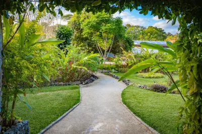 Nakatumble - Luxury Sustainable Villa with Farm Hotels in 