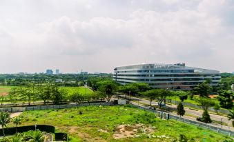 Nice and Fancy Studio Room at Sky House BSD Apartment