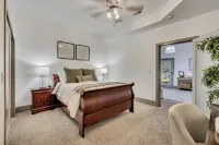 Mountain View Retreat: 2 BR/2 BA Spacious & Cozy!