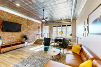 Downtown Delight House - Unit 2 Hotels in Muncie