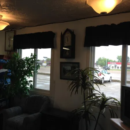 Plains Motor Inn