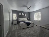 Charming 3-bedroom house in Caldwell with WiFi and AC. Rotary Pond Park附近的飯店