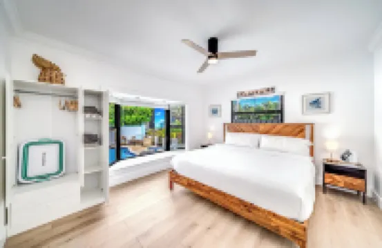 Heated Pool! Massive Gem+Close To Beach & Shops!