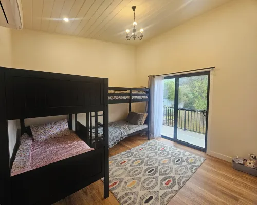 Hazy Hill Estate, a renovated Miners Cottage, surrounded by nature Hotels in Yea