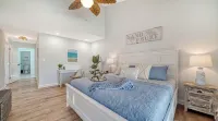 Canal front, dock, heated Pool, near AMI+IMG