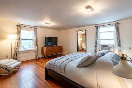 Tokyo Starfish - "Bud-And-Breakfast"