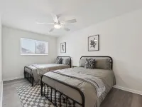 5 minutes from DTW! Hotels in Taylor