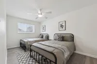 5 minutes from DTW! Hotels in Taylor