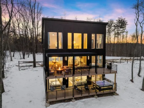 アダミナ キャニオン のホテル