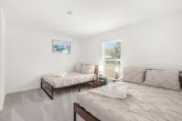 Charming 4-bedroom house with WiFi and AC in pleasant Spring Hill