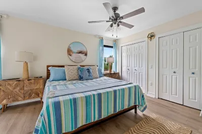 Escape to Clearwater Oasis w/ amazing heated pool! Hotels near Sylvan Abbey Memorial Park & Funeral Home