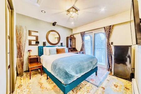 Neocolonial Nouveau Kensington Vacation Home Отели рядом с достопримечательностью «Maple Tree Square»