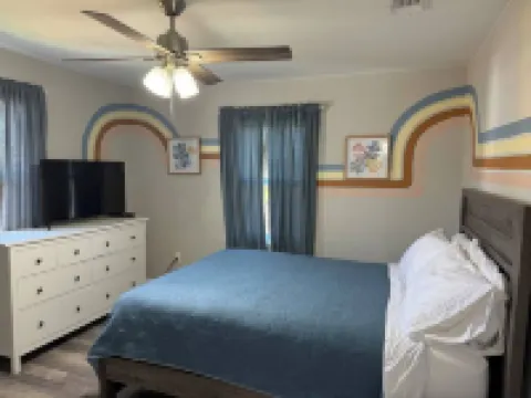 Cute and Spacious Modern Home for Large Groups