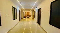Adam Homes Hotels in der Nähe von राजगिरी हॉस्पिटल