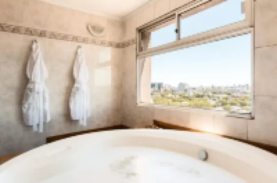 แอลฟา สวีทส์ โรงแรมในมอนเตวิเดโอ