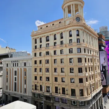Guest House Éxito en Madrid Отели рядом с достопримечательностью «Небоскреб "Испания"»