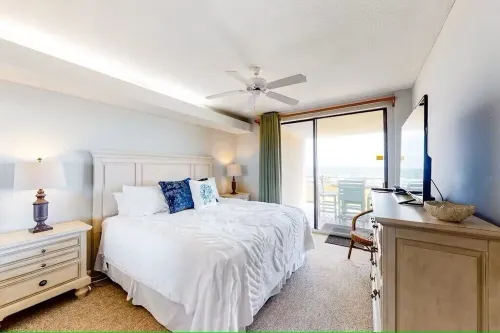 Great August & Fall Rates: Refreshed Ground Floor Condo Steps to Beach& Pool