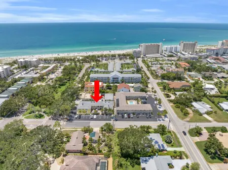 Venice Beach-Coco Palms 103. One block to Venice Beach. Отели в г. Венис