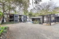 Z102 Studios, 4 Industrial Beach Condos w Pool! -  Ferienwohnungen