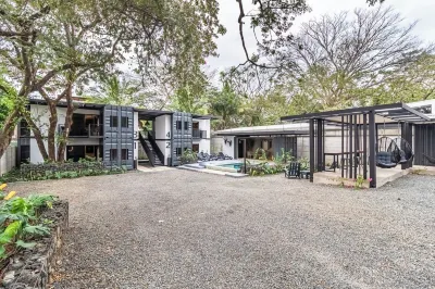 Z102 Studios, 4 Industrial Beach Condos w Pool! Hotel a 