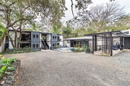 Z102 Studios, 4 Industrial Beach Condos w Pool!