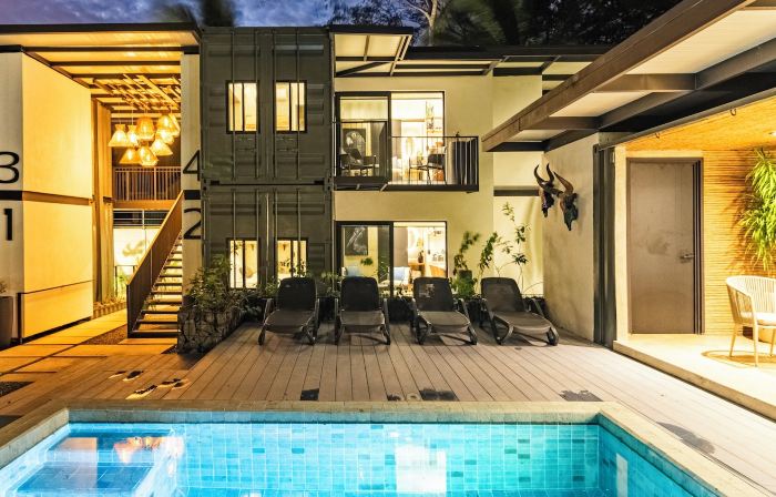 Z102 Studios, 4 Industrial Beach Condos w Pool!