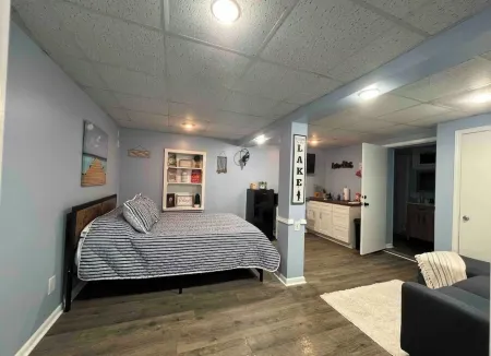 The Funky Little Shack at Grand Rivers - Pet friendly! Wi-fi, smart TV!