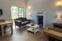 Remote & awe-inspiring Iasgair Cottage. Pet friendly, wood burner, lochside.