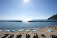 Apartment sleeps 6, 5 minutes from the sea, suitable for families and singles...