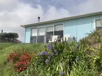 Ocean-front beach house Hotels in Waitārere