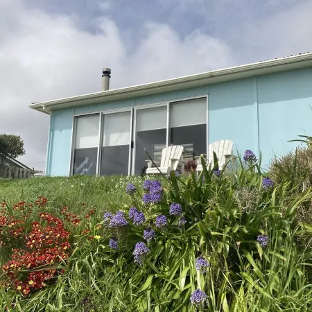 Ocean-front beach house Отели в г. Уэйтарер