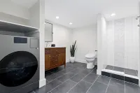 Sloan's Lake Luxury: Fire Pit Fun, Dog-Friendly, EV Charging Hotels in Wheat Ridge