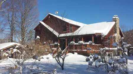 Beautiful Adirondack Lodge just 15 Minutes from Gore Mt ski area & Lake George