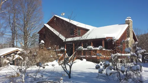 Beautiful Adirondack Lodge just 15 Minutes from Gore Mt ski area & Lake George