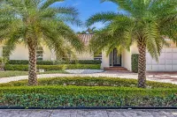 Grand Luxurious Villa, Secluded Backyard Oasis