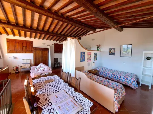 Romantic Barn with private terrace. External shared spaces: pool, garden, bbq Hoteles en Rignano sull'Arno