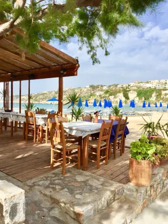 Almyrida Apartments, Large pool, 5 minutes walk from beach Отели в г. Almyrida