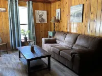 Grizzly’s Getaway in the Mountains! 45 minutes to white sands., Dogs Welcome 클라우드크로프트 호텔