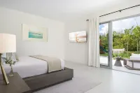 Luxury Villa - 4 Bedroom Waterfront Property