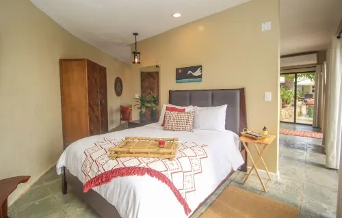 Executive 1 Br. Poolside Apt: "Kilele suite"