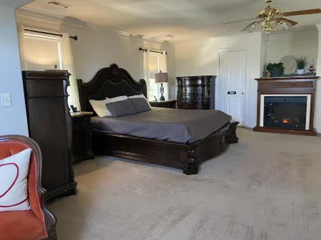 Waterview Lake Anna home, boat slip, beach, fire pit, 1-acre, deck